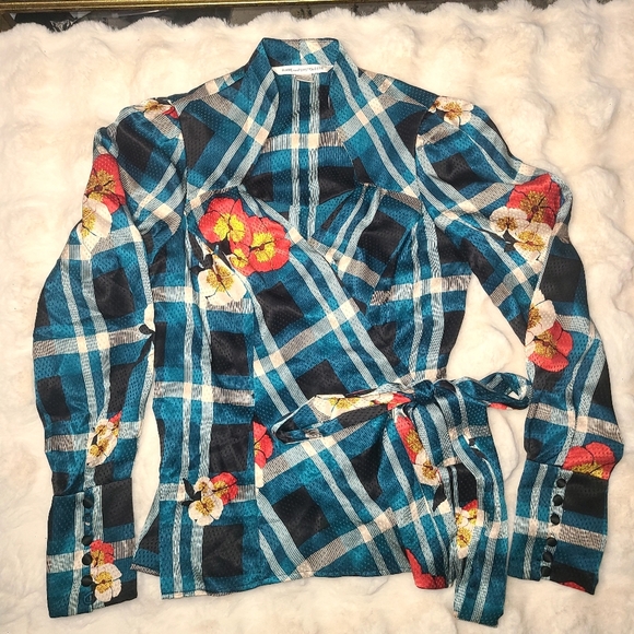 Diane Von Furstenberg silk Wrap Blouse with Notched Collar - Picture 2 of 15